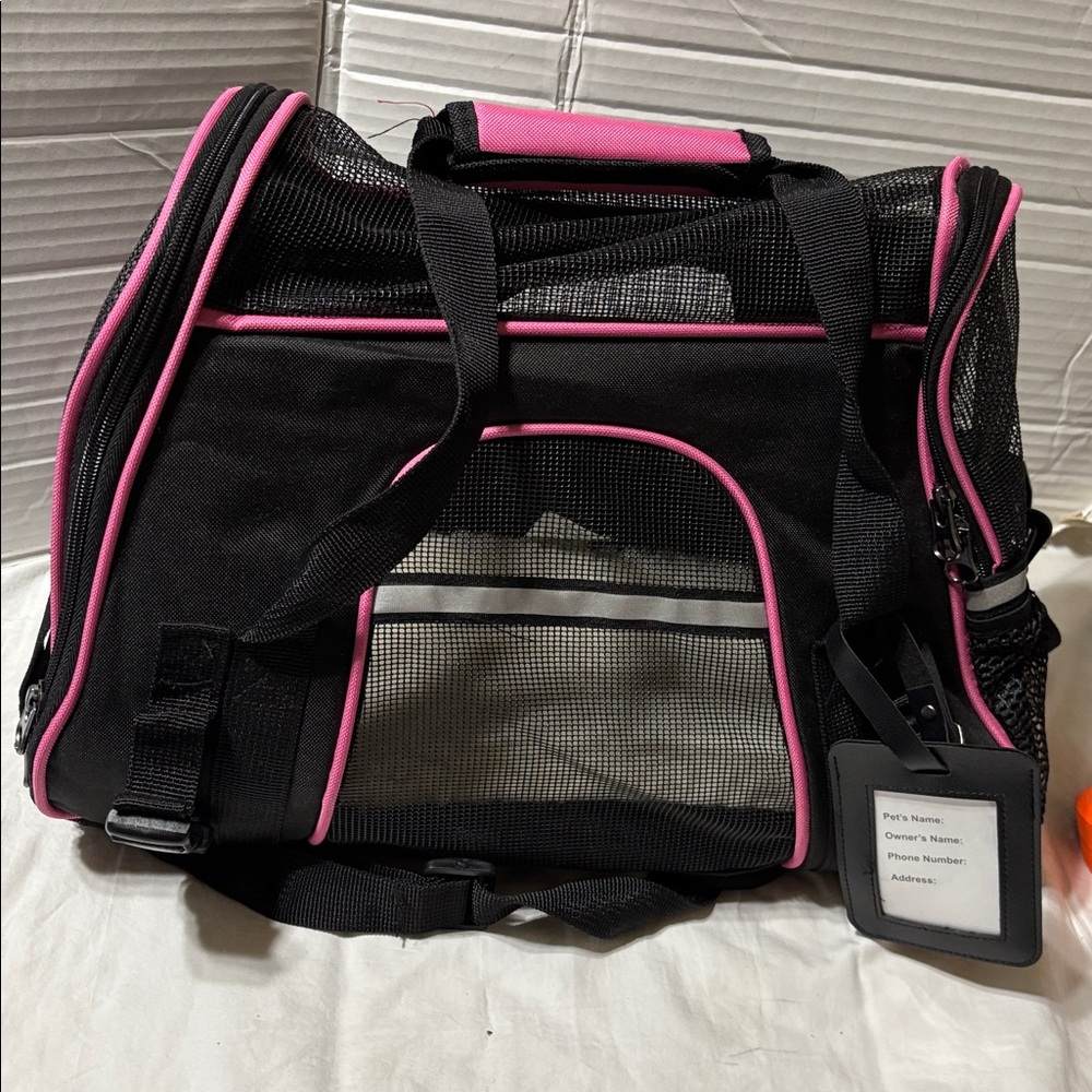 Frisco pet carrier (dog and cat) .NWOT